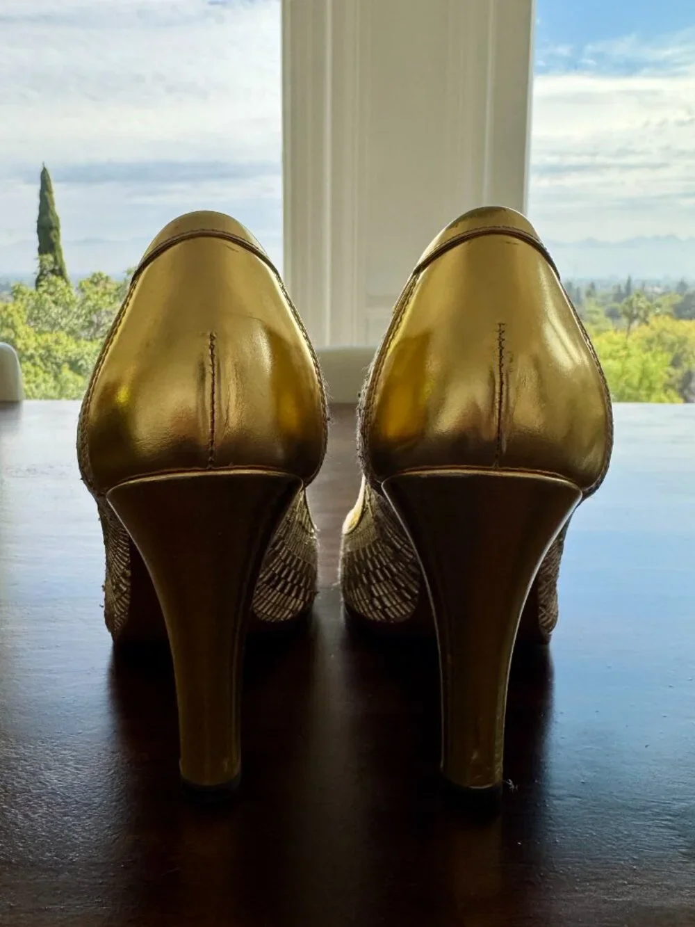 FENDI Spuntata Intreccio Oro / Gold Woven Leather Peep Toe Pump